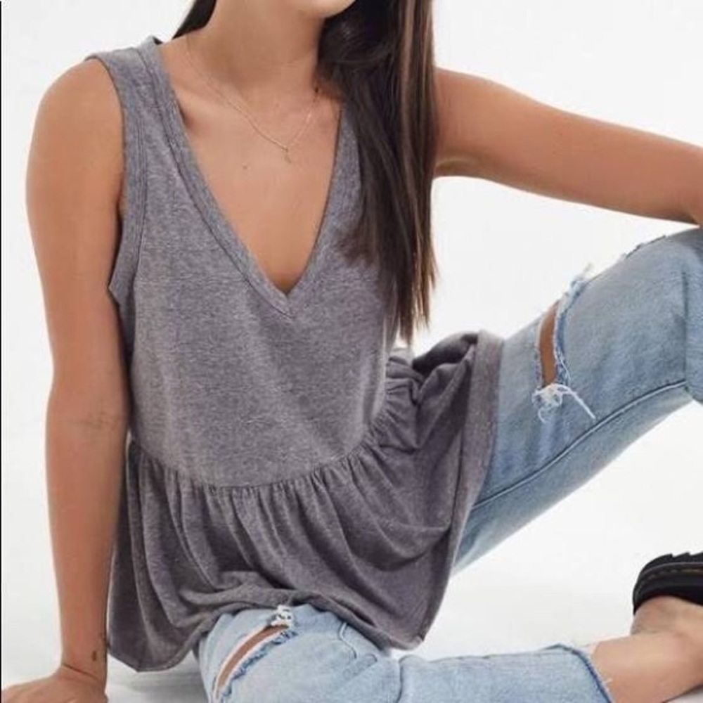 Urban Outfitters Sleeveless V-Neck Top in Grey